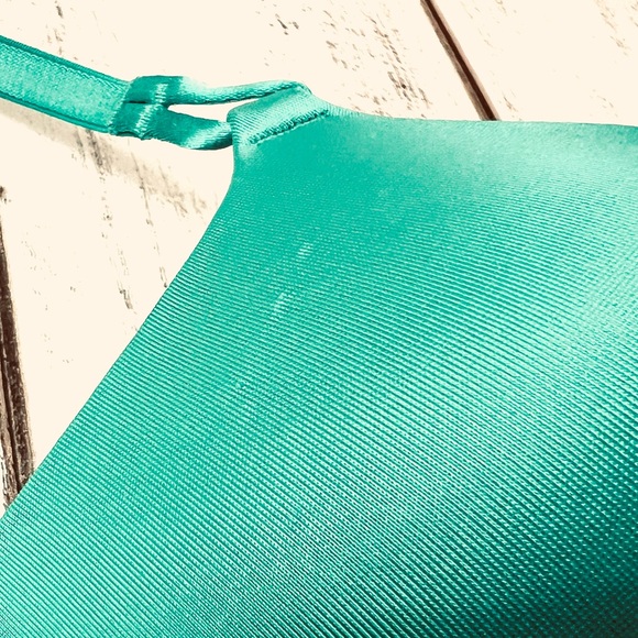 34B Victoria’s Secret Bombshell Plunge Push Up Bra - Picture 10 of 11